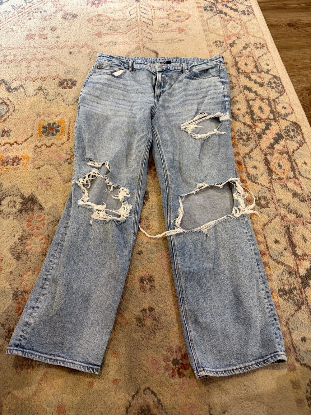 American Eagle Ripped Curvy Straight Leg Jeans